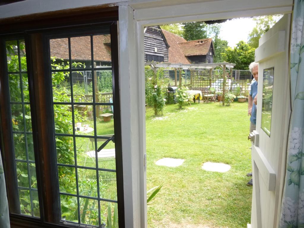 Church Hall Farm Bed And Breakfast Broxted Chambre photo