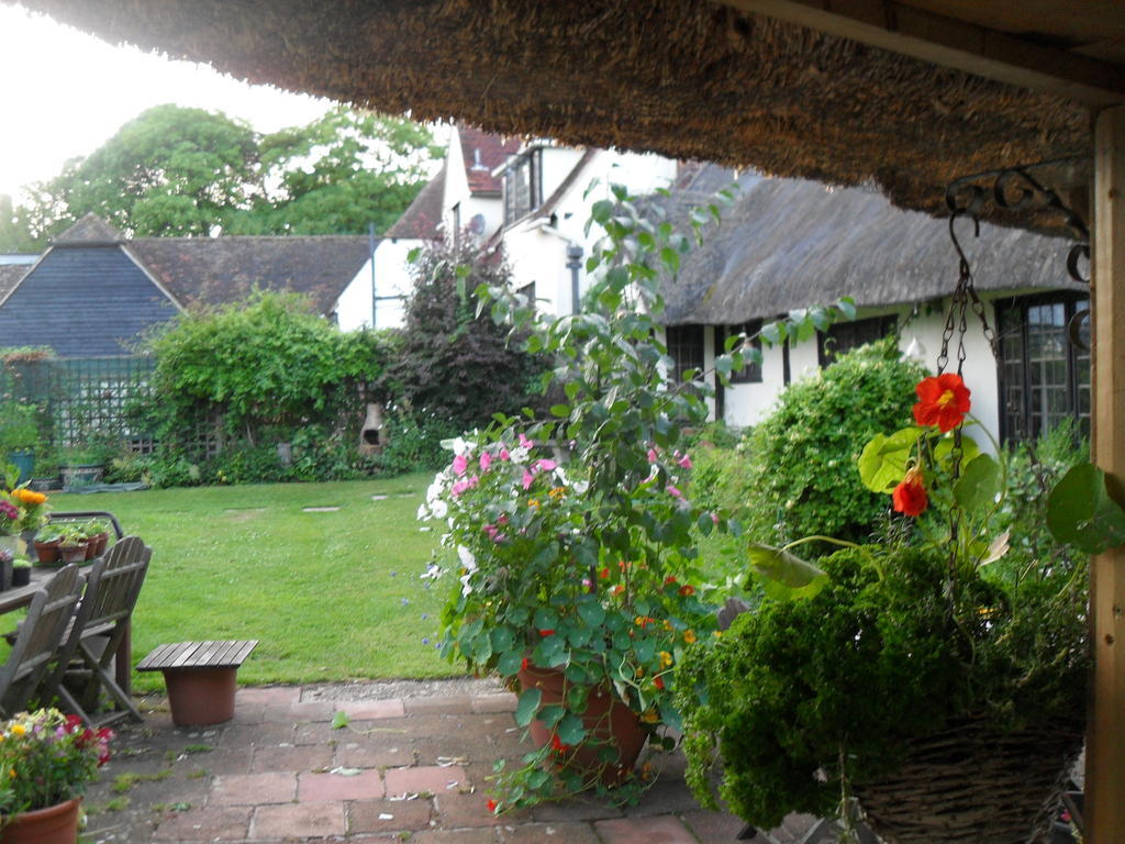 Church Hall Farm Bed And Breakfast Broxted Extérieur photo
